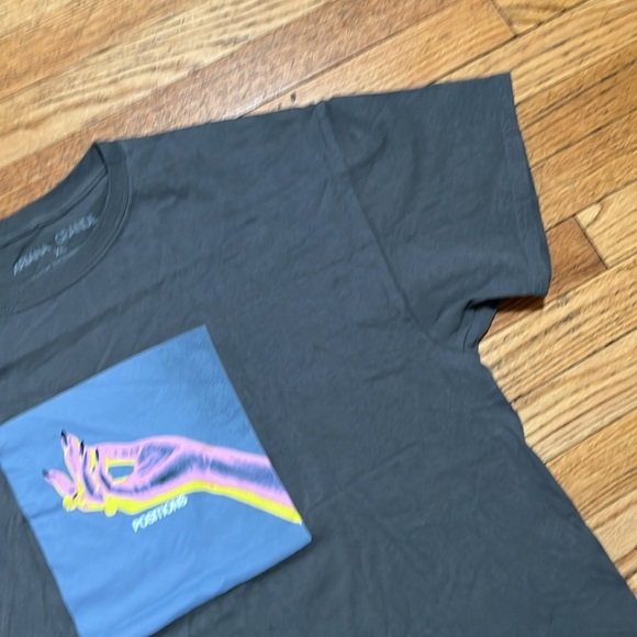 Ariana Grande Merch Thermal Hands Positions Tee Sz XL - Picture 4 of 7